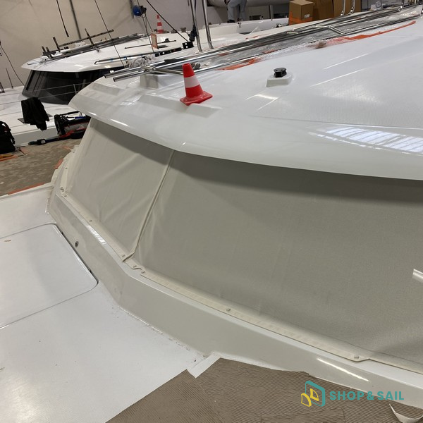 Perforated windshield Aura 51 Fountaine Pajot NV Equipment