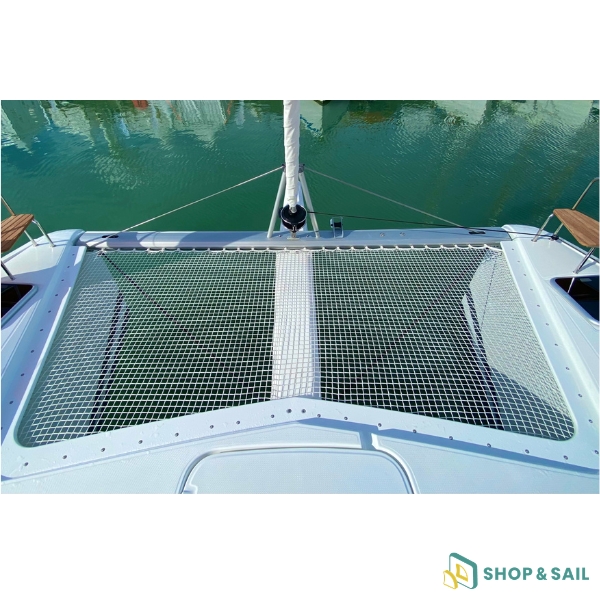 Filet de trampoline sur mesure pour catamaran avec choix de maille et coloris, gamme standard ou premium.