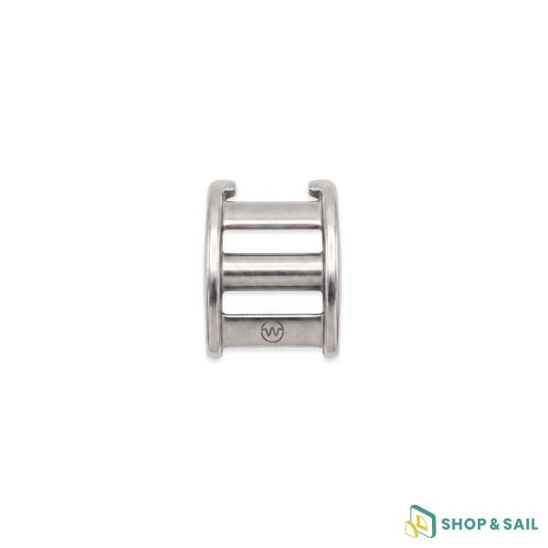 Passant inox forgé Wichard pour sangle de ligne de vie 25 mm. Système anti-glissement assurant un verrouillage sécurisé et un réglage précis pour vos équipements de sécurité.