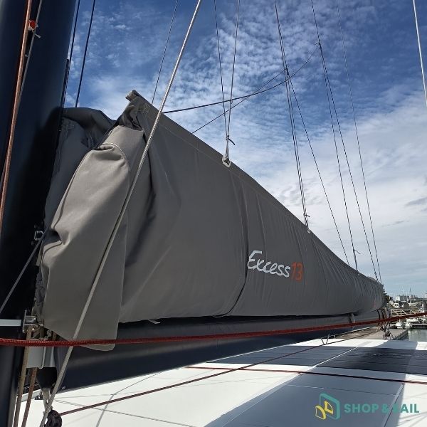Lazy bag Incidence Sails pour Excess 13 en acrylique Sunbrella® ou polyester renforcé. Protection de la grand-voile, plusieurs coloris et personnalisation.